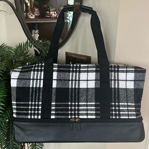 Brand New Black & White Flannel Zippered Duffle Bag w/ Shoe Compartment & Strap